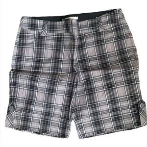 NEW. Shorts with pockets nwot